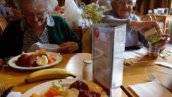Quelles sont les bonnes pratiques physiques et alimentaires qu’un senior doit adopter ? Quelles sont les bonnes pratiques physiques et alimentaires qu’un senior doit adopter ?